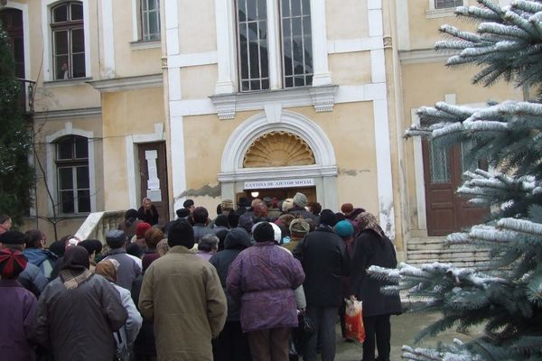 Pentru că s-au sustras de la muncă, 13 asistați social au rămas fără ajutor