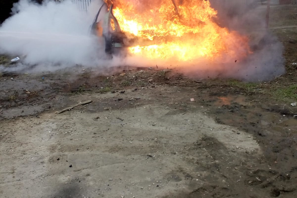 Autoturism, mistuit de flăcări în localitatea Crișeni