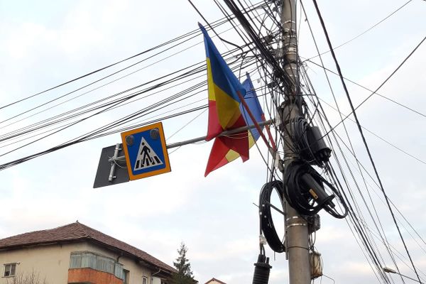 Zalăul este străbătut de sute de kilometri de cabluri. Se pregăteşte îngroparea lor