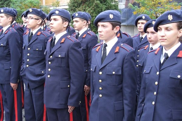 Încep înscrierile pentru admiterea la colegiile militare. 600 de locuri disponibile