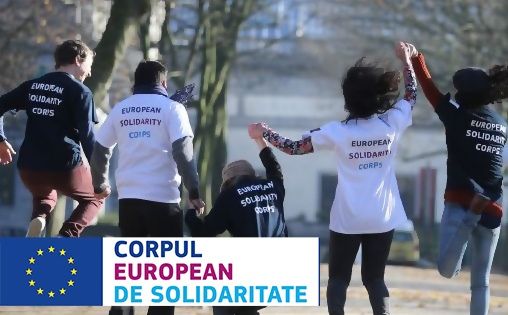 Tinerii sălăjeni, aşteptaţi să se înscrie în Corpul european de solidaritate. Un program care oferă oportunități de dezvoltare pentru tinerii europeni