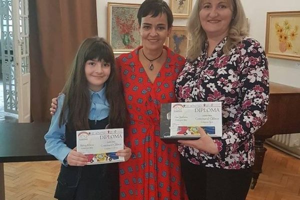 La Galeria de Artă ”Ioana Sima”: premii pentru cei mai buni participanţi la concursul ''Centenar Călător''