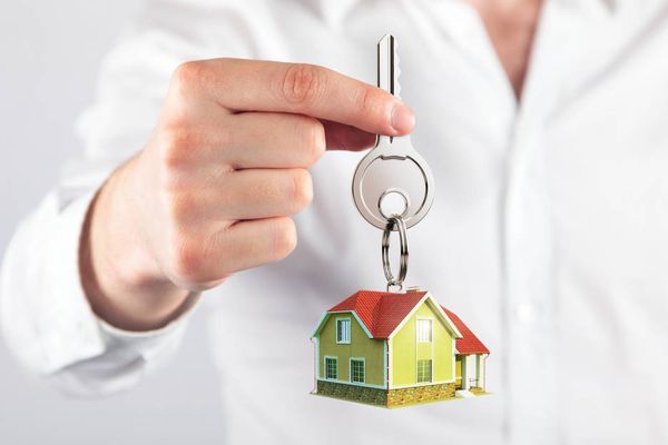 Sălajul, codaş la tranzacţiile imobiliare