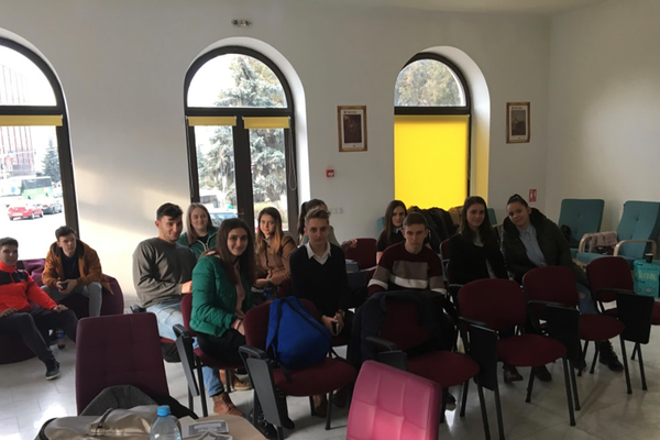 Rezultatele unui sondaj: liceenii sălăjeni nu au curajul să se exprime liber de frica sancţiunilor