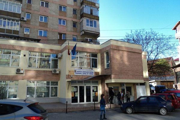 Subvenţii lunare de 2.250 de lei pentru angajatorii care încadrează în muncă șomeri