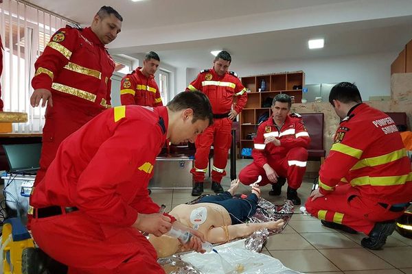 ''Centru Mobil de Pregătire a Paramedicilor'': zeci de paramedici SMURD, la instruire