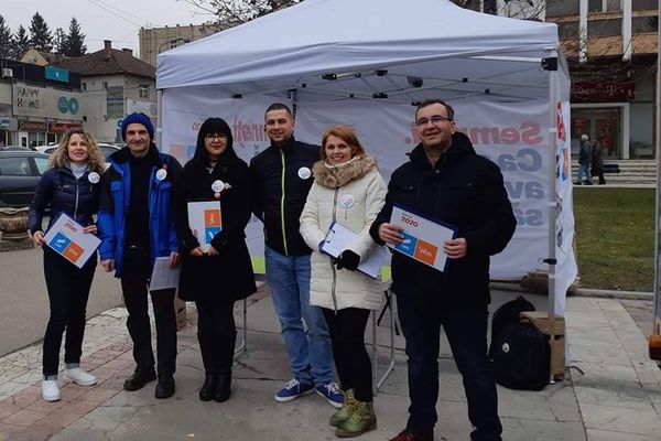 Început promițător în Sălaj: Mii de semnături pentru susținerea Alianței 2020 USR PLUS. Campania continuă!