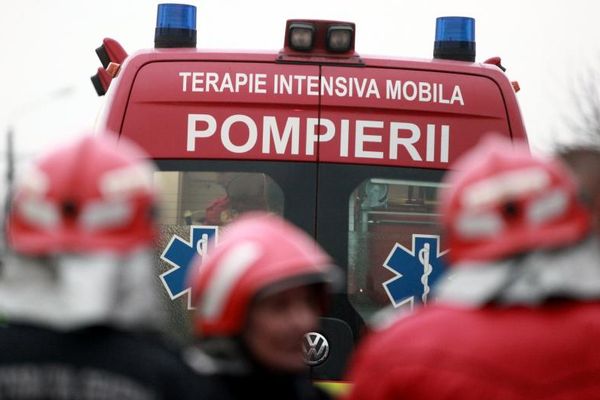 Accident cu două victime încarcerate pe drumul judeţean 109E, în localitatea Dobrocina