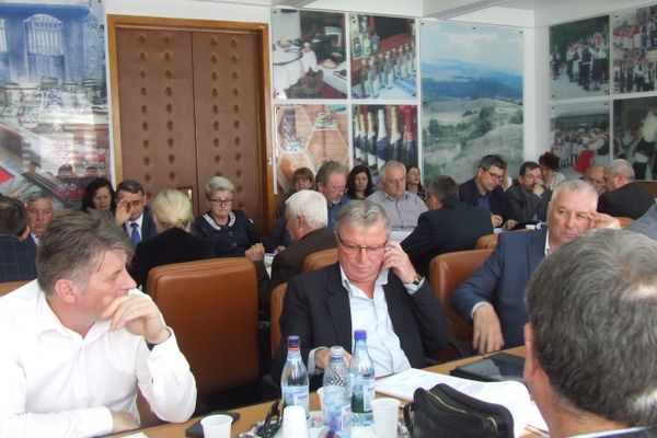 S-a aprobat bugetul judeţului. Cei mai mulţi bani, ''pe funcţionare''