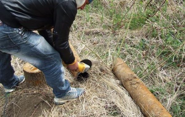 Dosar penal pentru furt. Prinşi în timp ce ”colectau” fier vechi din incinta unei platforme industriale