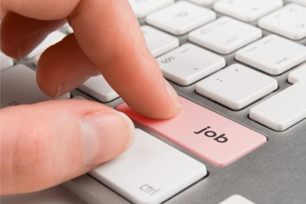 Posturi vacante în instituţii publice. Vezi aici oferta