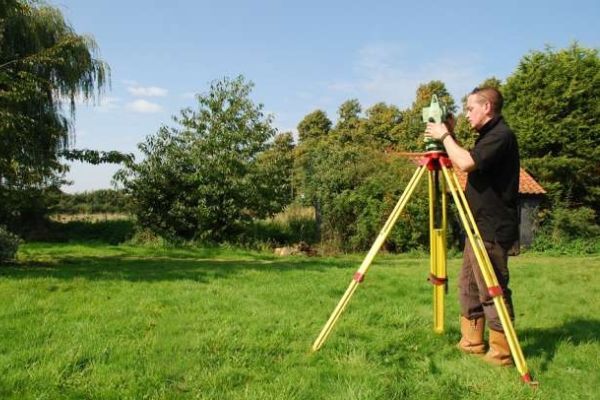 Cadastrarea gratuită continuă în Sălaj. Primarii, aşteptaţi să încheie contracte la Oficiul de Cadastru