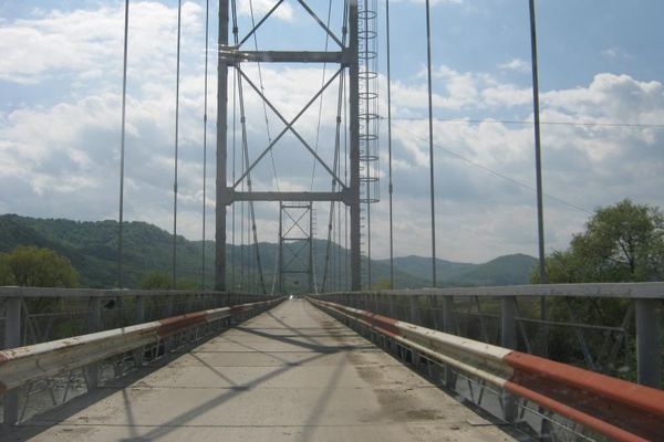 Tentativă de suicid la Lozna. S-a urcat pe podul de pe râul Someş şi a ameninţat că se aruncă în apă