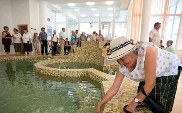 O nouă serie de bilete de tratament. Pensionarii şi asiguraţii în sistemul public, aşteptaţi la Casa de Pensii