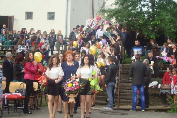 Încep festivitățile de absolvire pentru elevii din clasele a XII-a. Află aici programul