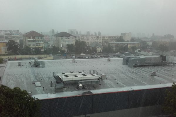 Video Grindina cât oul de găină a fãcut ravagii în Zalău