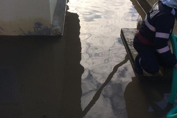 Case și beciuri inundate la Jibou. Pompierii, din nou în acțiune