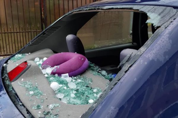 Mii de autoturisme, sute de construcții și zeci de imobile - avariate de grindina care s-a abătut asupra Zalăului