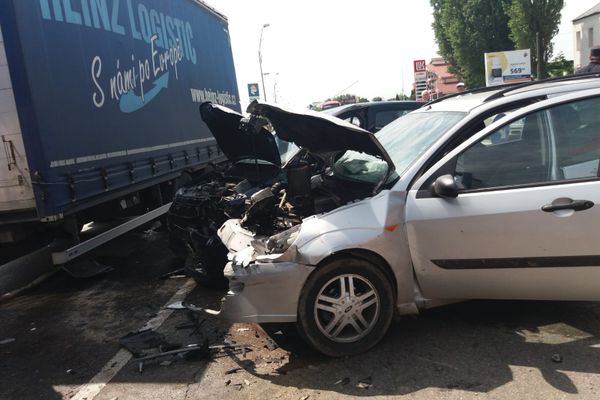Accident pe drumul E 81, la urcare pe Meses. O persoană a fost transportată la Unitatea de Primire Urgenţe
