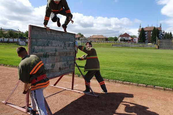 Pe stadionul municipal, a început etapa interjudeţeană a concursurilor profesionale pentru situaţii de urgenţă