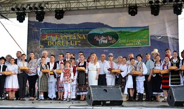 La Șimleu Silvaniei începe Festivalul Internațional de folclor pentru românii de pretutindeni ''La Fântâna Dorului''