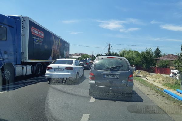 Accident cu două victime încarcerate în localitatea Poarta Sălajului