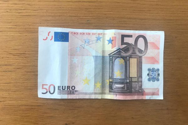 Jibouan, prins cu euro falşi la o casă de schimb valutar