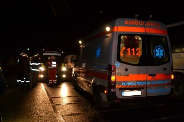 Accident mortal pe drumul dintre localităţile Vârşolţ şi Crasna. O fetiţă de şase ani a murit şi patru persoane au fost rănite grav