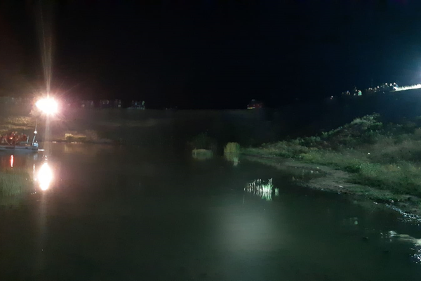 Pompierii sălăjeni şi scafandri de ISU Bihor continuă căutările băiatului de 16 ani, dispărut în balta unei balastiere