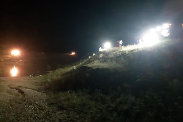 După cinci ore de căutări, s-a găsit trupul neînsufleţit al băiatului dispărut în balta de la Almaşu