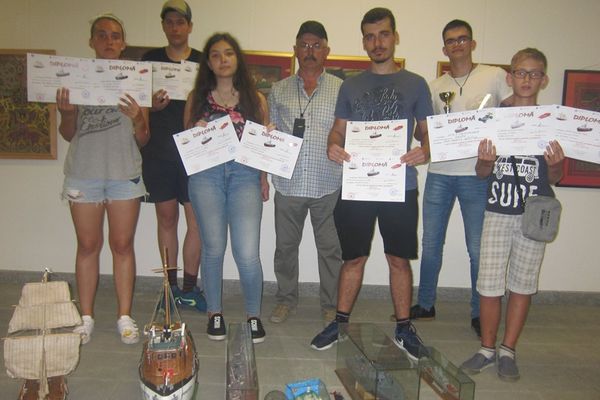 Elevi de la Palatul Copiilor, premiaţi la Concursul naţional de automodele şi navomodele "Cupa Râmnicului"