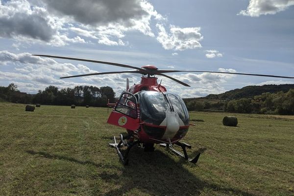 Un bărbat din Petrinzel, transportat de urgență la spital cu elicopterul SMURD. Și-a tăiat gâtul cu un flex, în timp ce realiza lucrări în gospodărie