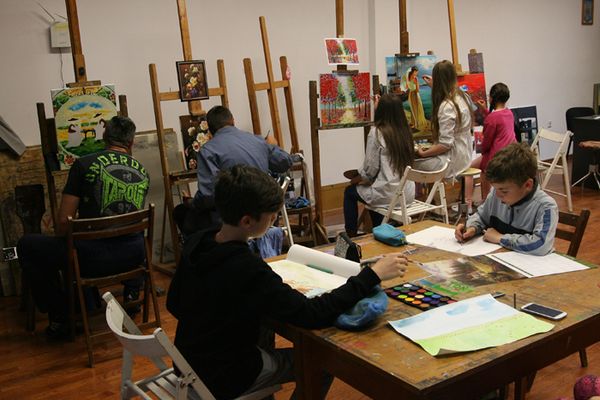 Continuă înscrierile la cursurile Școlii Populare de Arte și Meserii