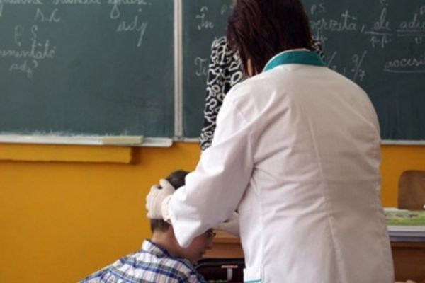 Triajul epidemiologic la început de an şcolar în şcoli şi grădiniţe: angine, păduchi, micoze şi boli infecţioase