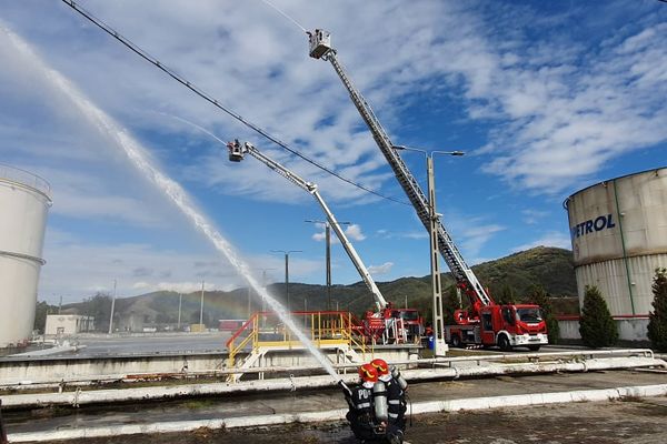 Simulare de incendiu la un operator economic din Şimleu Silvaniei. Zeci de pompieri şi voluntari ISU,  în acțiune