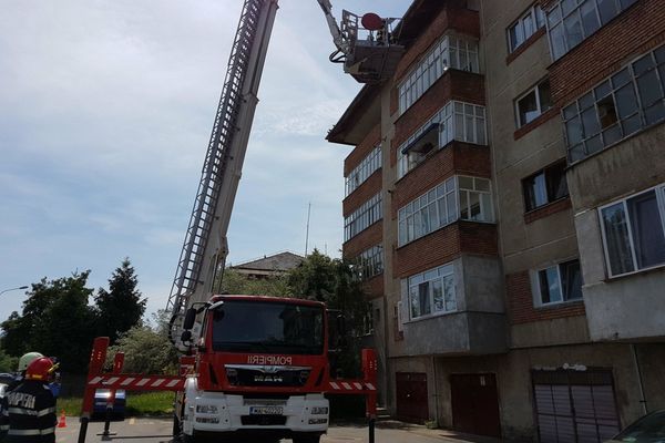    Probleme din cauza vântului la Zalău. Pompierii, chemați în sprijin  