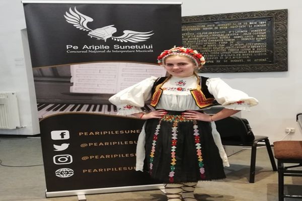 O elevă de la Liceul de Artă ''Ioan Sima'', pe podium la Concursul naţional de interpretare muzicală ''Pe Aripile Sunetului''