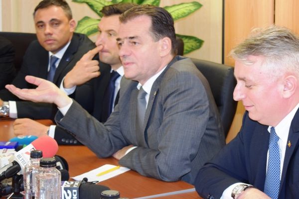 Orban a anunţat când demite prefecţii şi directorii puşi de PSD: Să-şi facă bagajele