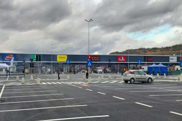  Târg de Crăciun la Zalău, în parcarea centrului comercial Value Centre