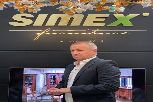  Dumitru Blaga vicepreşedintele APMR: ''Un metru cub de lemn românesc se exportă la preţul de 100-150 euro sau îl poţi transforma, prin producţie în mobilă, la preţ de  4.000-6.000 de euro''