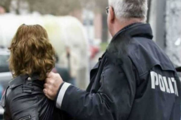 Două femei din Sălaj au furat bani din locuința unei oșence