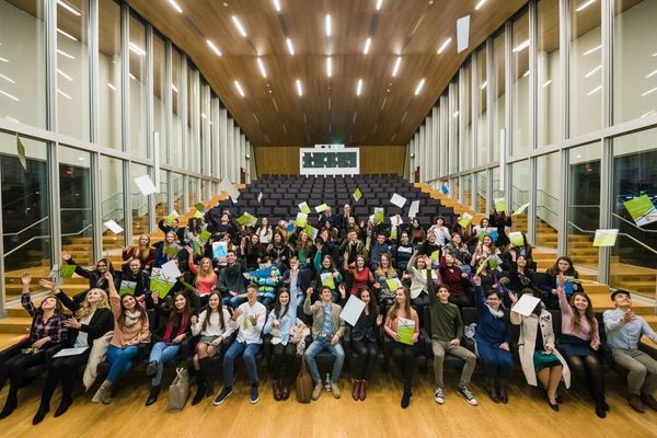 TenarisSilcotub oferă o nouă serie de Burse de Merit pentru liceenii din Zalău