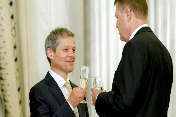 Dacian Cioloş, mesaj pentru susţinătorii USR-PLUS în turul II: Să iasă la vot şi să îl voteze pe Klaus Iohannis