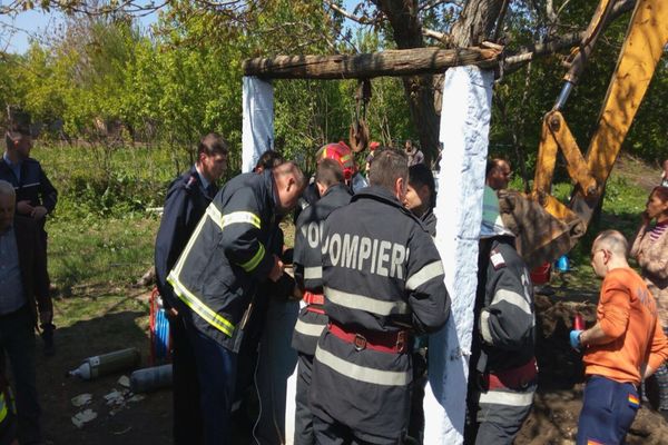 La Pericei: trupul fără suflare al unui bărbat, scos dintr-o fântână