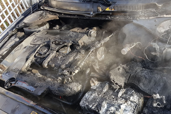  Autoturism cuprins de flăcări în apropierea Tribunalului Sălaj