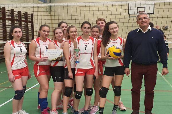 Echipa de volei fete de la API Zalău, locul I la Cupa ''Lyceum''