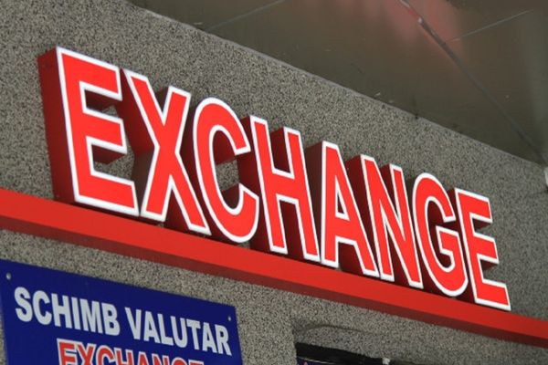 Leul pierde teren în fața principalelor valute