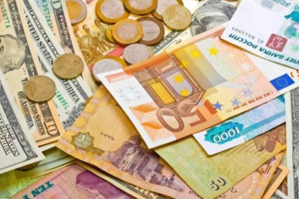 Curs valutar BNR 31 decembrie 2019. Leul e tot mai jos. Cât a ajuns euro în ultima zi a anului 2019