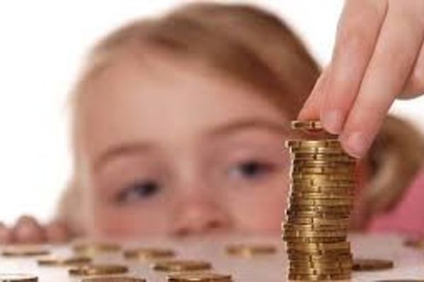 S-a decis dublarea alocațiilor pentru copii! Legea urmează să fie aprobată de Camera Deputaților