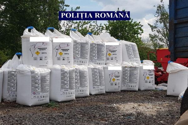 Polițiștii au confiscat în ultima lună 214 kg şi 1.062 de litri de produse de protecţie a plantelor